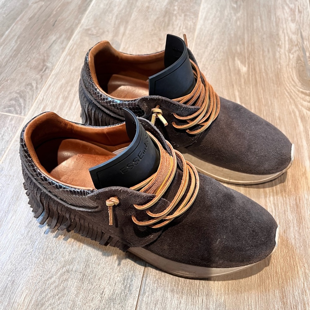 Esseutesse Suede Fringe Sneaker